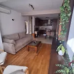 Apartman With Parking Space - 25264 Makarska