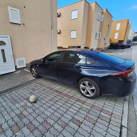 With Parking Space - 25264 Makarská