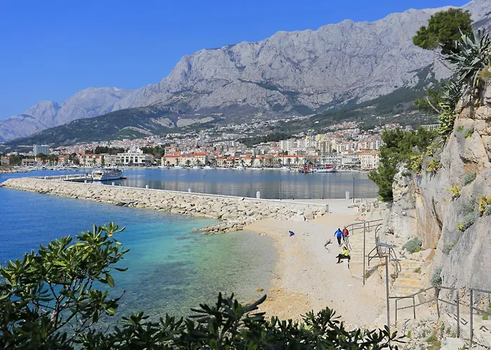 Apartman With Parking Space - 25264 Makarska