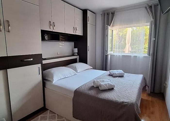 Apartment With Parking Space - 25264 Makarska