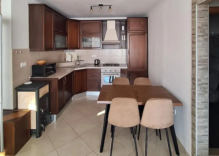 Apartman With Parking Space - 25264 Makarska