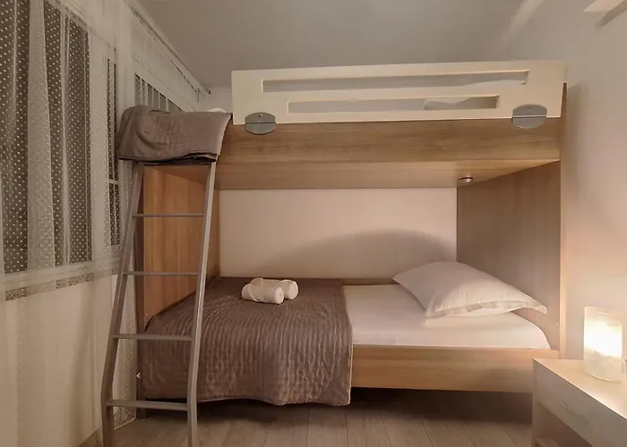 Apartman With Parking Space - 25264 Makarska