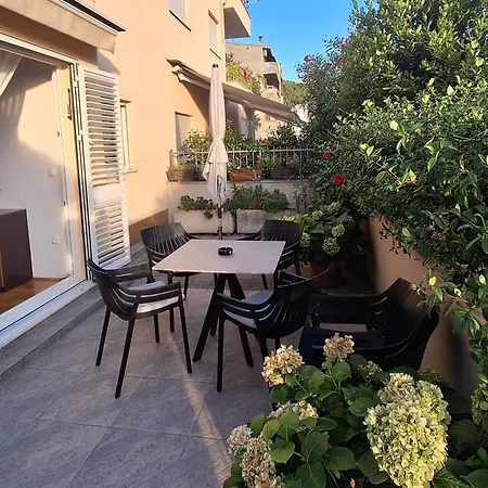 With Parking Space - 25264 Apartman *